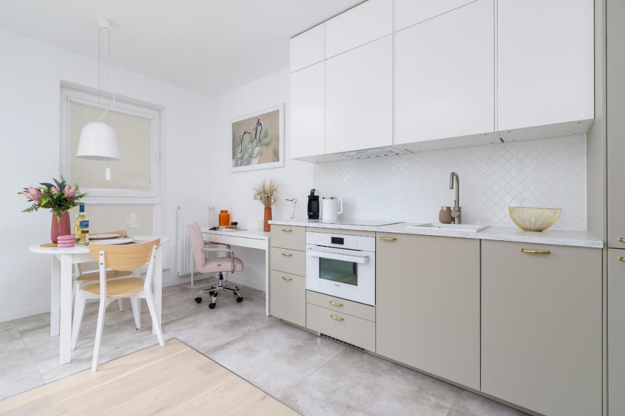 Apartment With Balcony & Parking Mogilska By Renters Prestige Краков Экстерьер фото