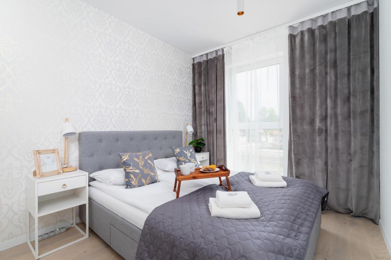 Apartment With Balcony & Parking Mogilska By Renters Prestige Краков Экстерьер фото